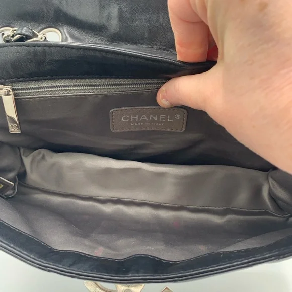 Chanel Divine Flap Handbag Black and White Quilted Leather - Picture 10 of 13